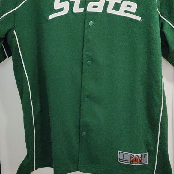 Michigan State Basketball Warm-Up - Picture 5 of 8